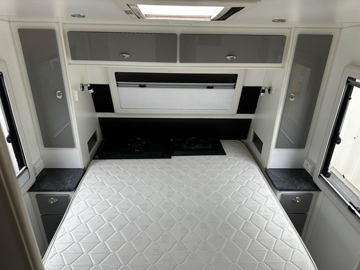 2018 JB Caravans Dirtroad Xtreme 23'6 Rear Club Lounge Off Road Caravan
