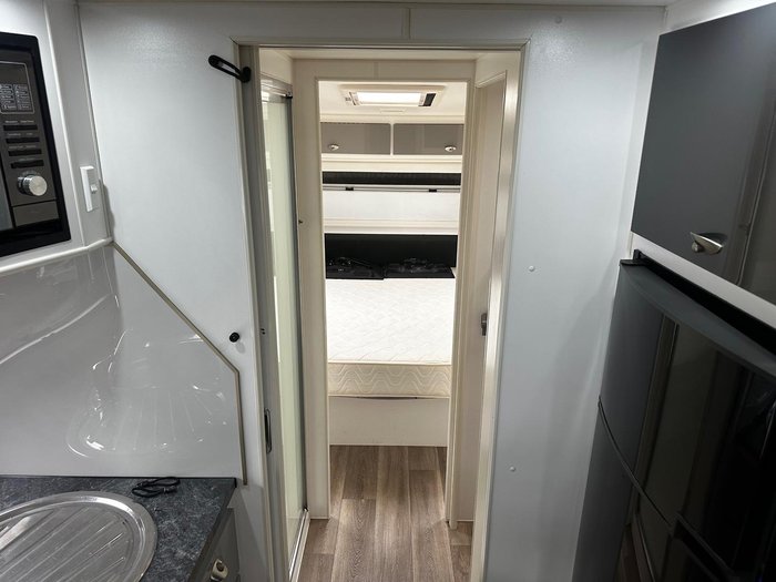 2018 JB Caravans Dirtroad Xtreme 23'6 Rear Club Lounge Off Road Caravan