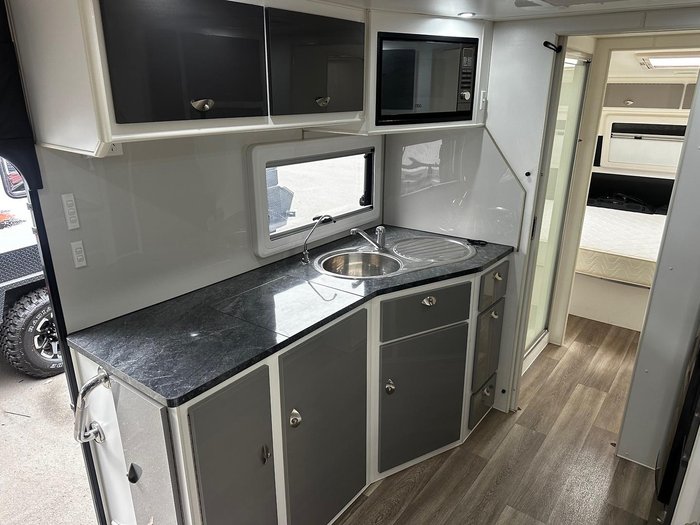 2018 JB Caravans Dirtroad Xtreme 23'6 Rear Club Lounge Off Road Caravan