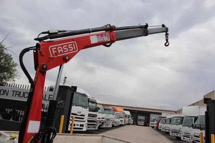 2008 Hino 300 616 300/ WHITE