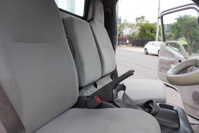 2008 Hino 300 616 300/ WHITE