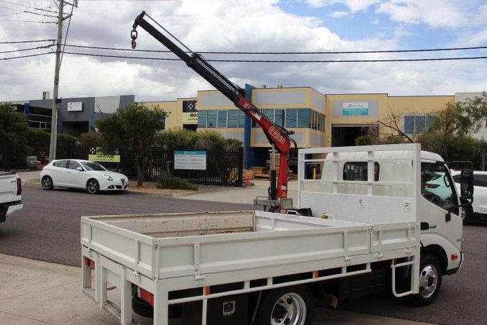 2008 Hino 300 616 300/ WHITE