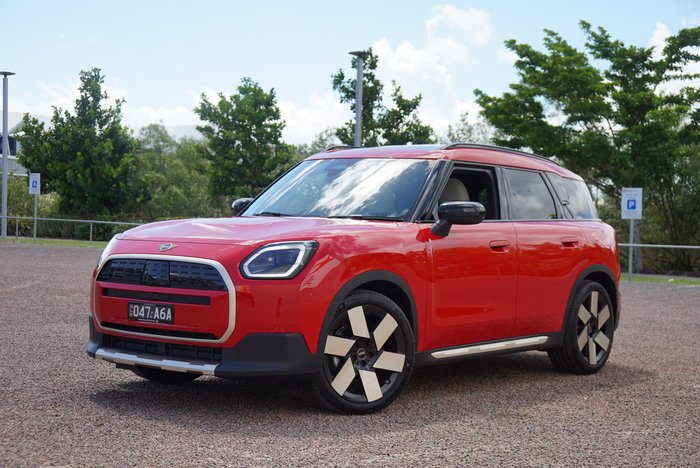 2024 MINI Countryman E Favoured