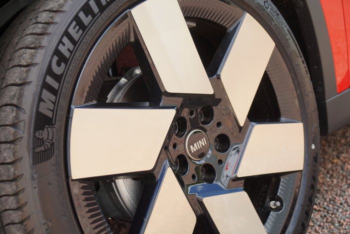 2024 MINI Countryman E Favoured