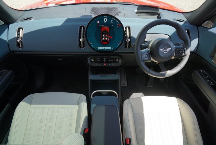 2024 MINI Countryman E Favoured