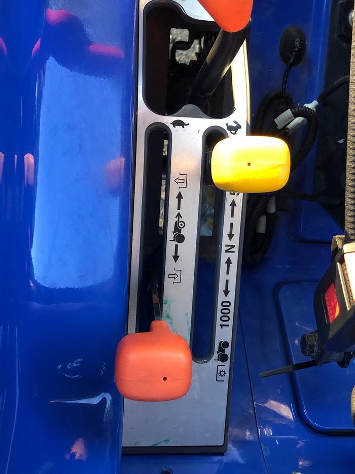 0 Iseki Tg5570 Rops 60Hp Ind Wheels Fel & 4In1 Bkt 389 Hours Blue
