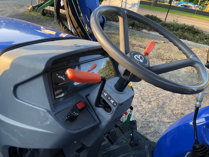 0 Iseki Tg5570 Rops 60Hp Ind Wheels Fel & 4In1 Bkt 389 Hours Blue