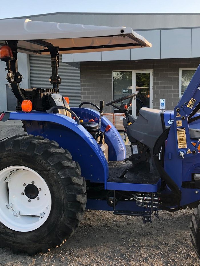 0 Iseki Tg5570 Rops 60Hp Ind Wheels Fel & 4In1 Bkt 389 Hours Blue