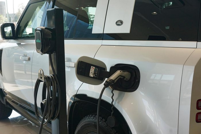 2024 Land Rover Defender 110 P400e X-Dynamic SE