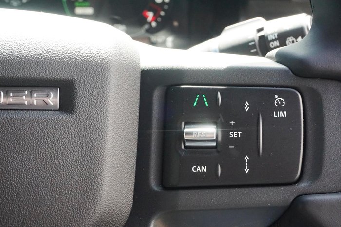 2024 Land Rover Defender 110 P400e X-Dynamic SE