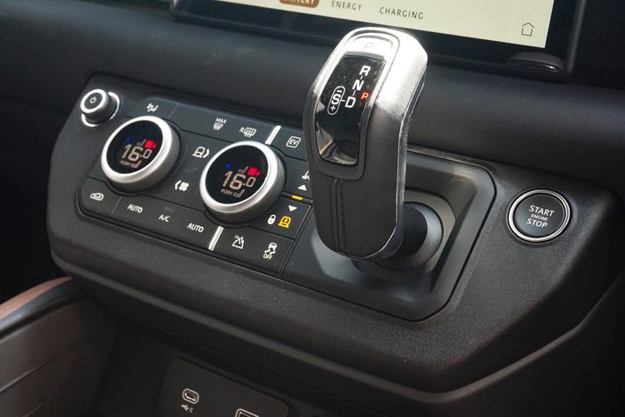 2024 Land Rover Defender 110 P400e X-Dynamic SE