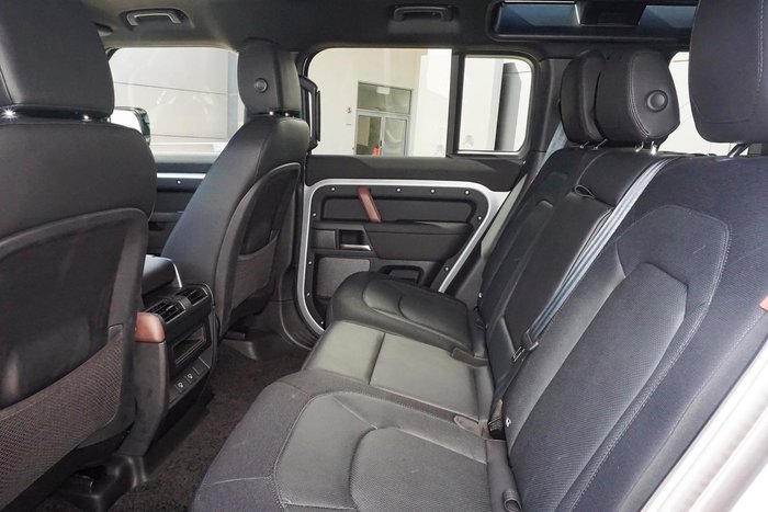 2024 Land Rover Defender 110 P400e X-Dynamic SE