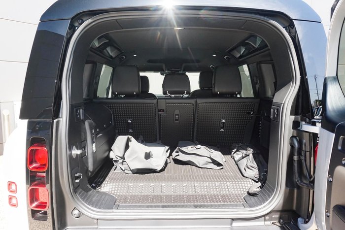 2024 Land Rover Defender 110 P400e X-Dynamic SE