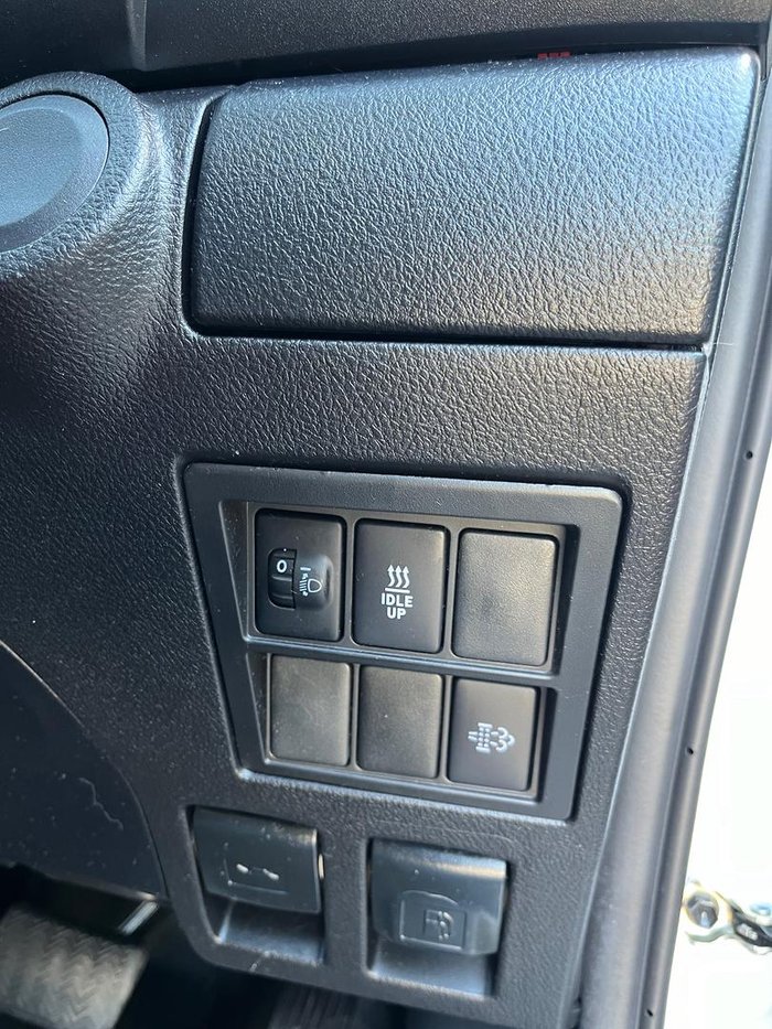 2023 Toyota Hilux SR