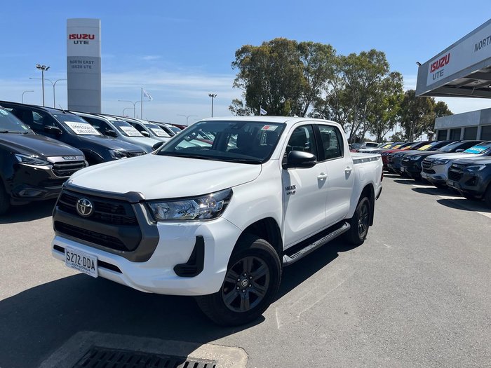 2023 Toyota Hilux SR