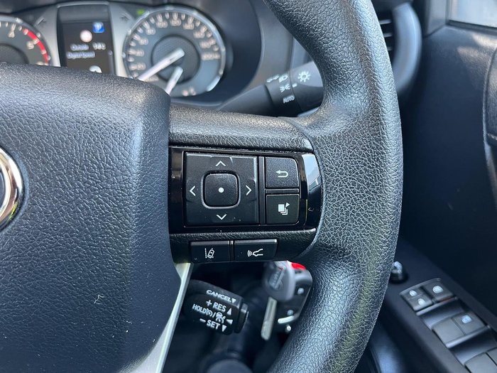 2023 Toyota Hilux SR