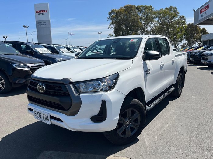 2023 Toyota Hilux SR