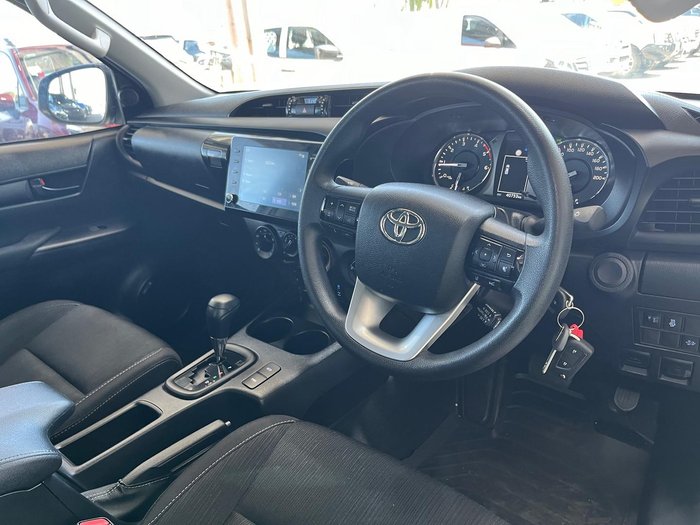 2023 Toyota Hilux SR