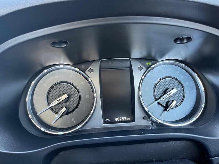 2023 Toyota Hilux SR