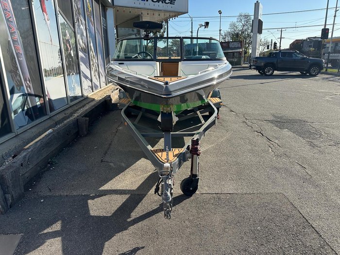 2020 Nautique 200