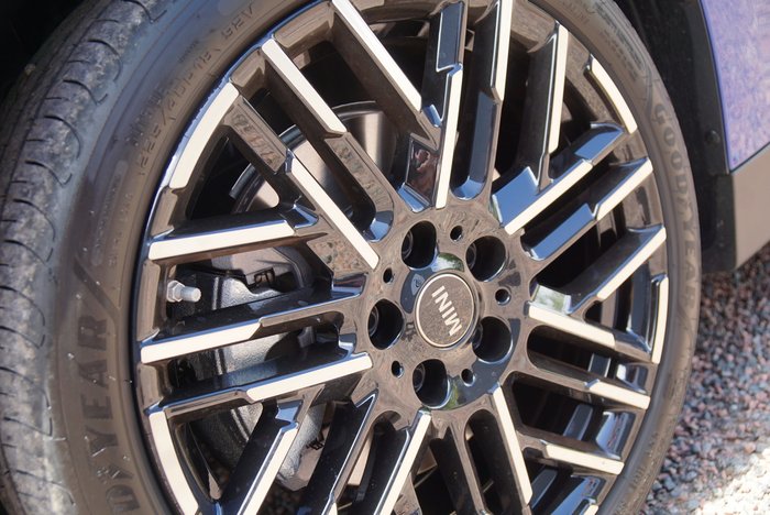 2024 MINI Cooper SE Favoured