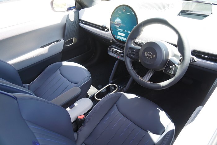 2024 MINI Cooper SE Favoured