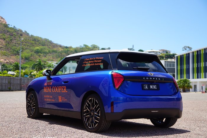 2024 MINI Cooper SE Favoured