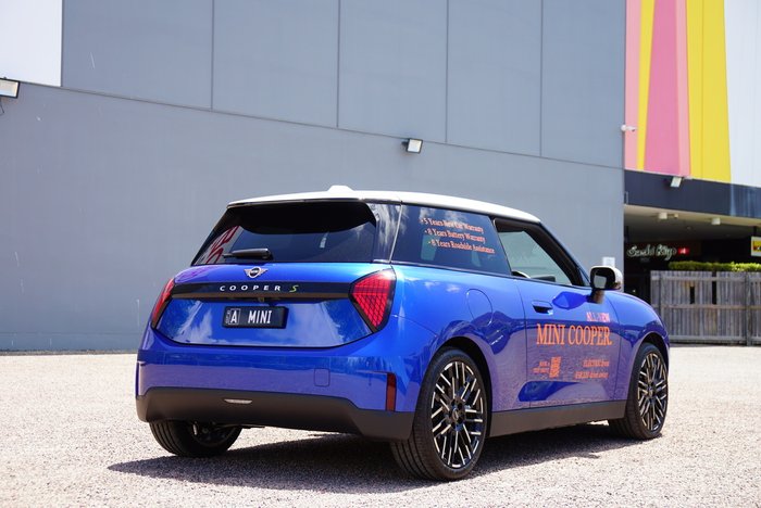 2024 MINI Cooper SE Favoured