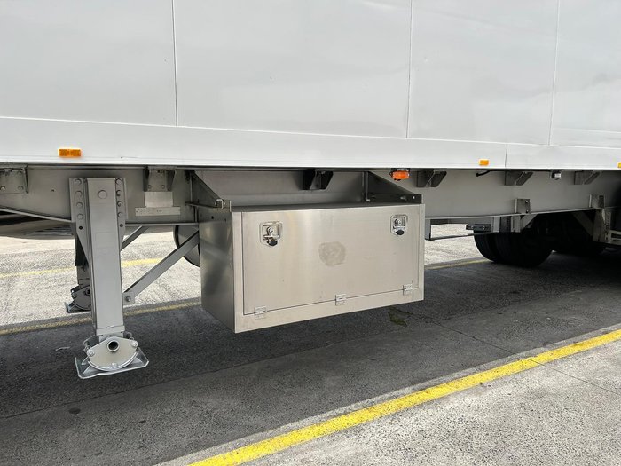 2015 Krueger/Schmitz St3 34 Pallet -30 Freezer B Double Silver