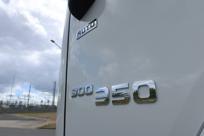 2025 Isuzu F Series FYJ300-350