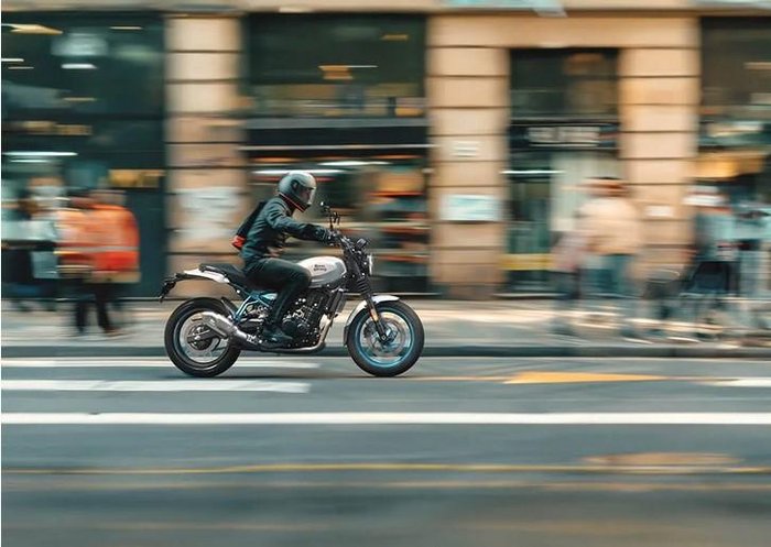 2024 Royal Enfield Guerrilla 450 Guerrilla Blue