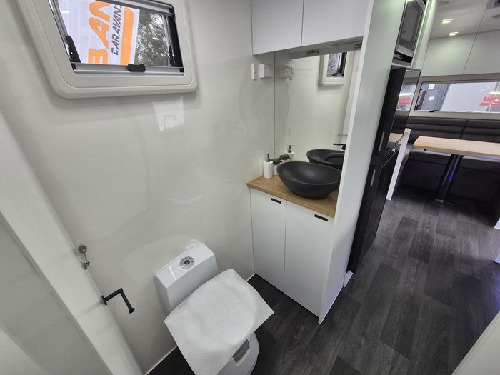 2024 Urban Caravans 22'6