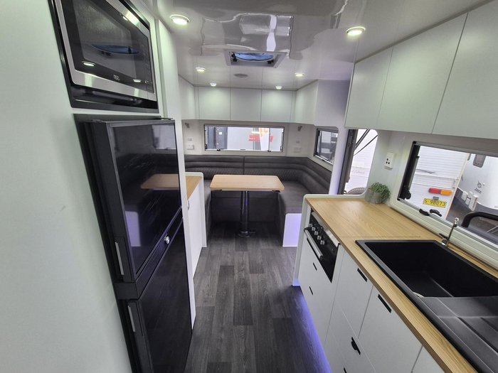 2024 Urban Caravans 22'6