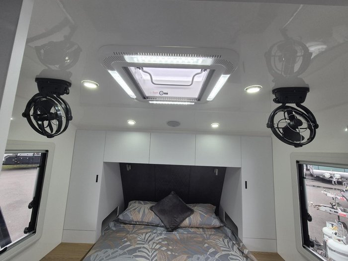 2024 Urban Caravans 22'6
