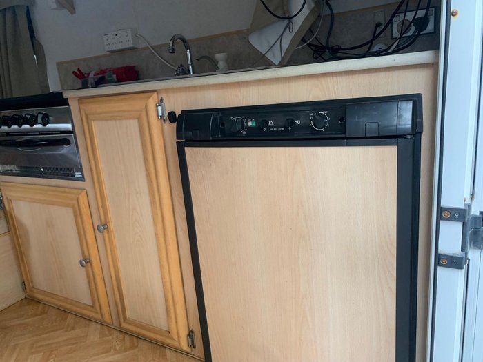 2009 Coromal Compac Single Bed Poptop Caravan