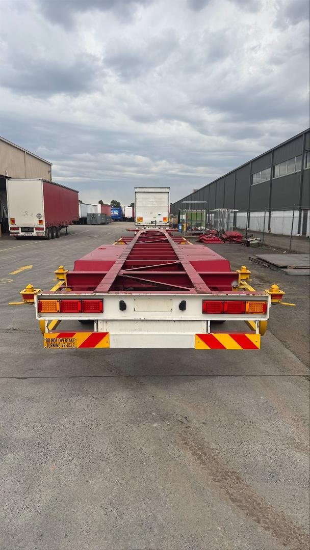 2000 Doric Engineering 53' Skeletal RED