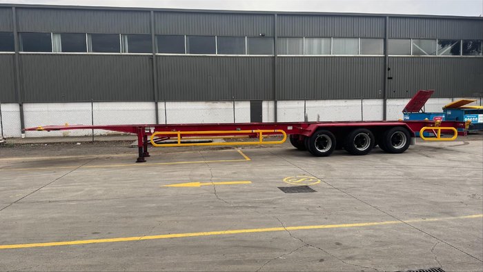 2000 Doric Engineering 53' Skeletal RED
