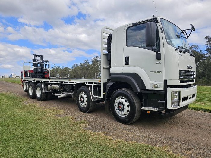 2024 Isuzu Fyj Auto 8X4 With Moffett M5 Extra Reach