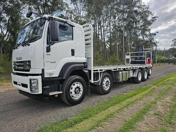 2024 Isuzu Fyj Auto 8X4 With Moffett M5 Extra Reach
