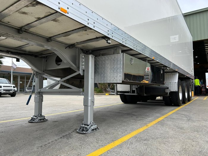 2017 GTB St3 -28 Freezer Double Stacker