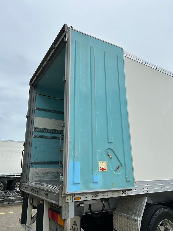 2017 GTB St3 -28 Freezer Double Stacker