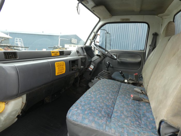 2002 NISSAN Ud Mk 150