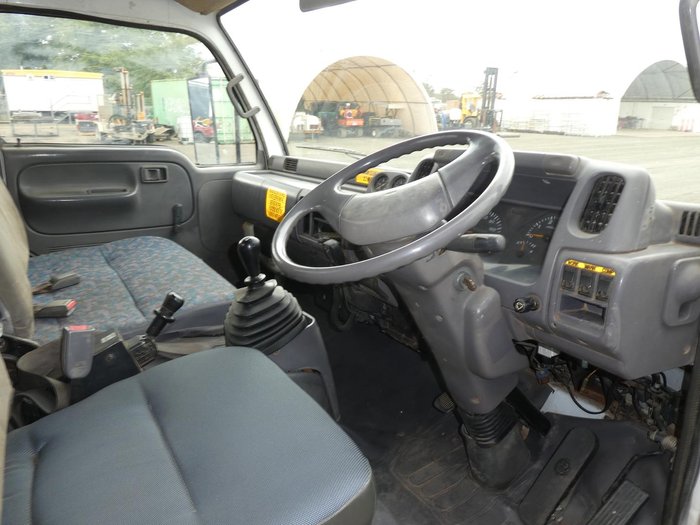 2002 NISSAN Ud Mk 150