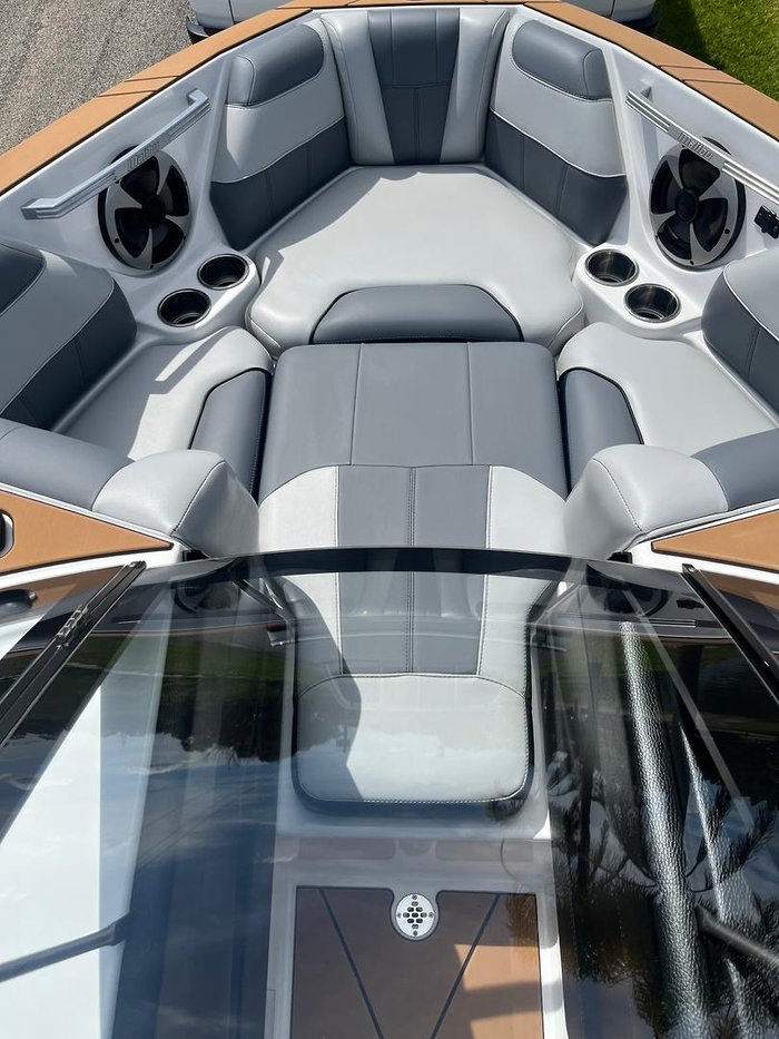 2020 Malibu Wakesetter 20 VTX