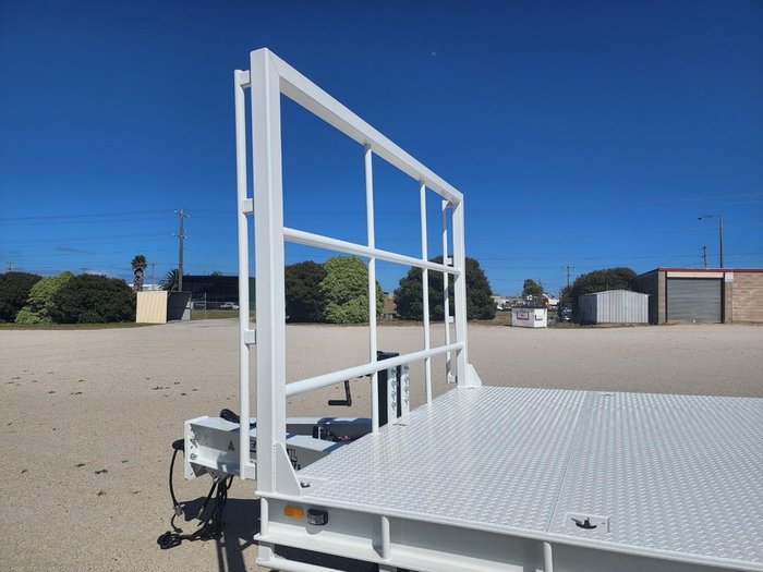 2025 Beavertail Single Axle Pig