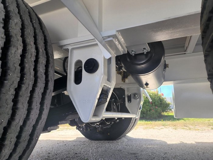 2025 Beavertail Single Axle Pig