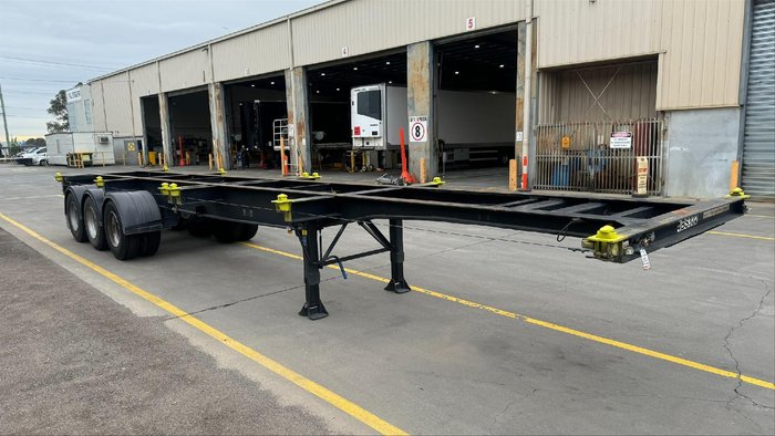 2012 Krueger 40' Skel Black