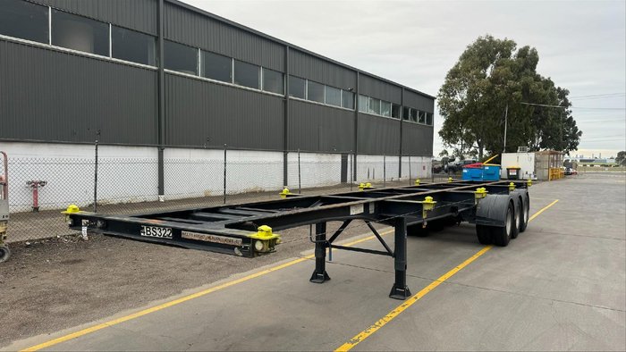 2012 Krueger 40' Skel Black