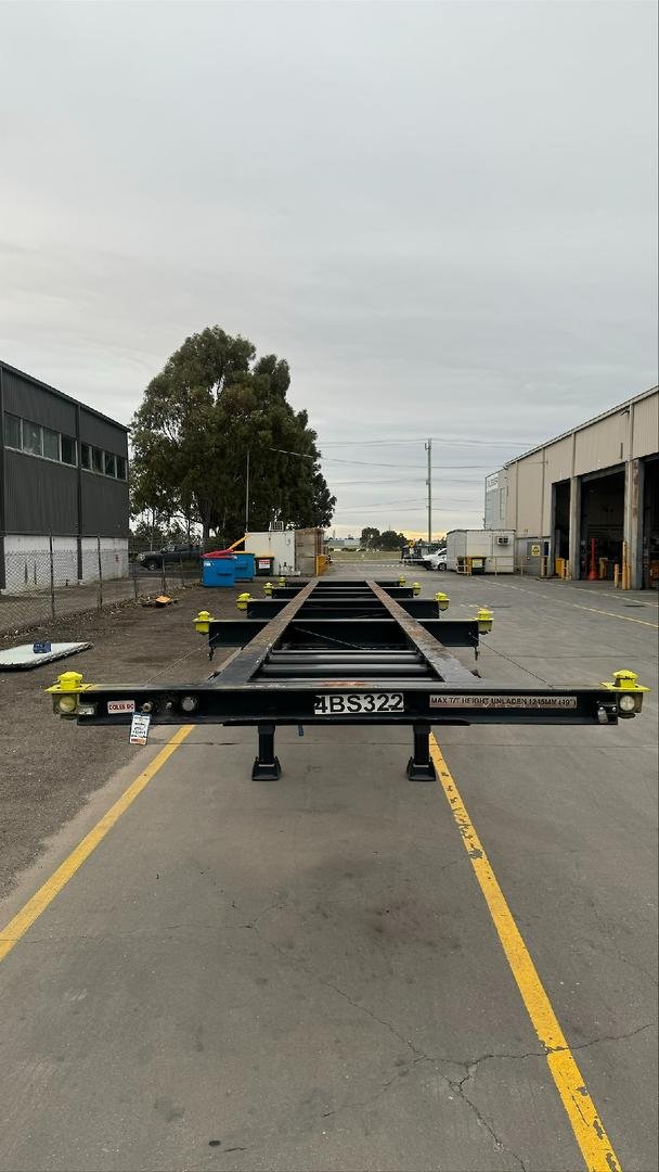 2012 Krueger 40' Skel Black