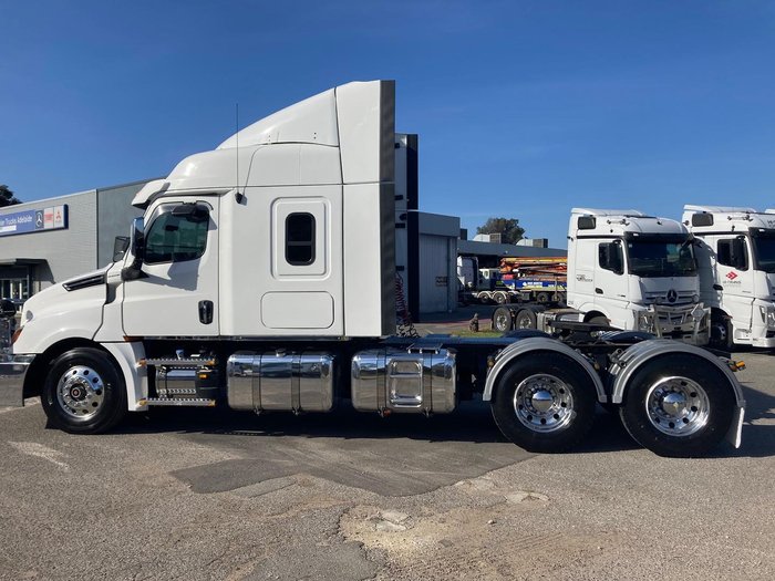 2021 Freightliner Cascadia 126 White